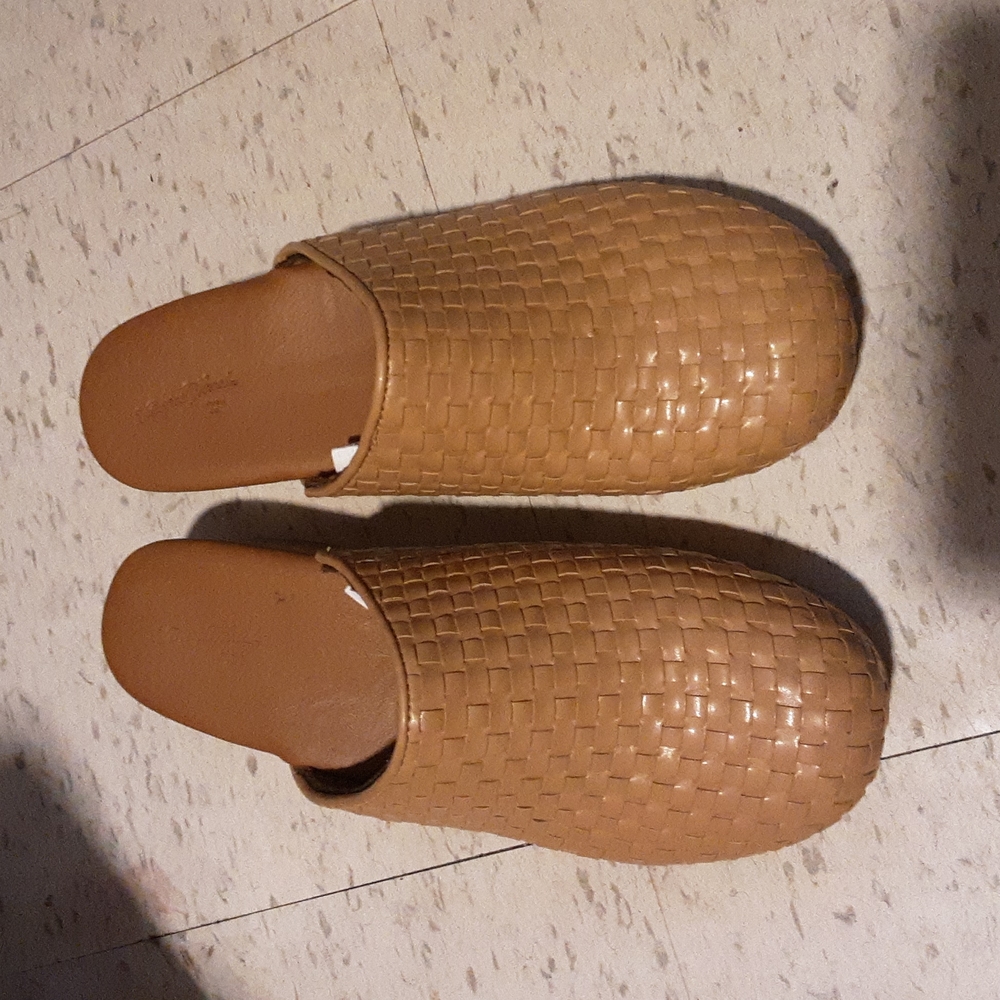Universal Thread Clogs